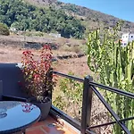 Rustikale Mit Balkon Und Meerblick דירה